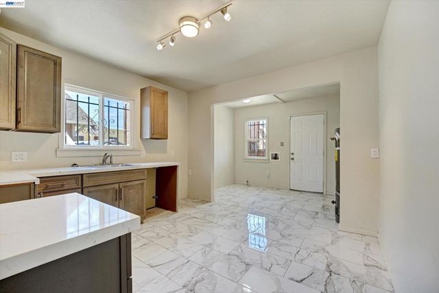 1707 73Rd Ave, Oakland, CA 94621