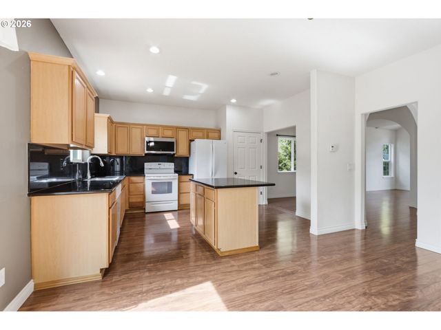 7264 Ne SHALEEN St, Hillsboro, OR 97124