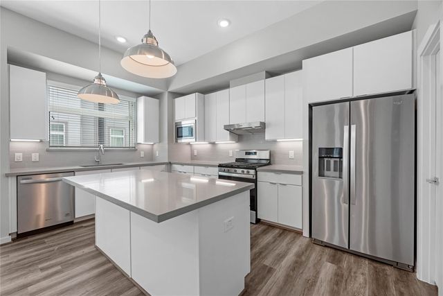 5823 Fairdale Lane C, Houston, TX 77057
