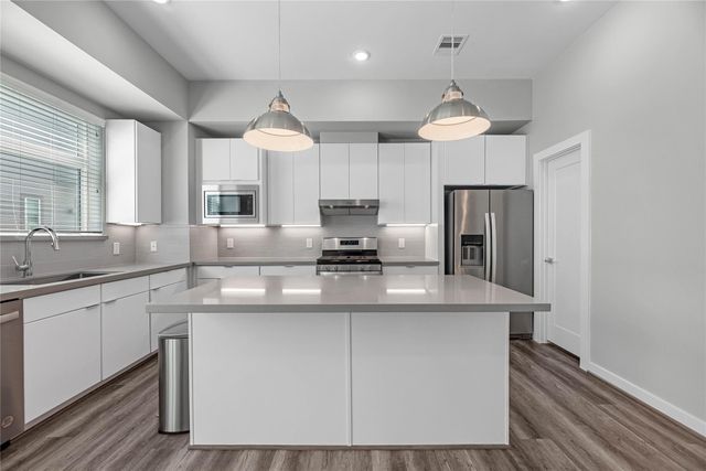 5823 Fairdale Lane C, Houston, TX 77057