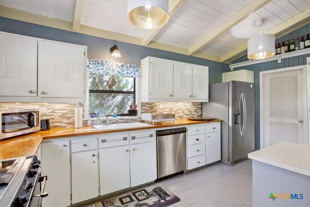 20 Rock Creek Drive, Salado, TX 76571