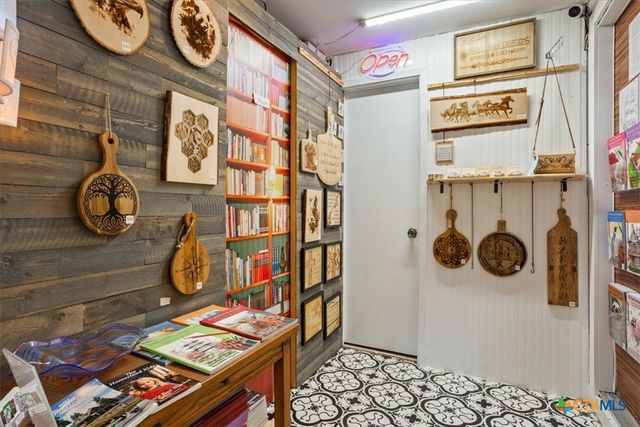 20 Rock Creek Drive, Salado, TX 76571