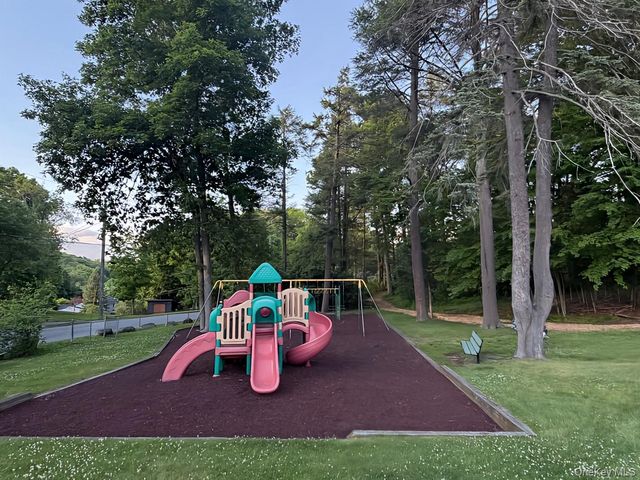 12 Stony Brook Road, Sloatsburg, NY 10974