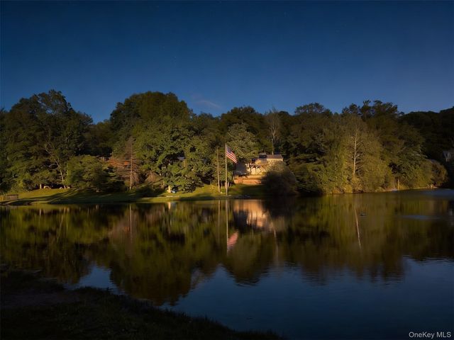 12 Stony Brook Road, Sloatsburg, NY 10974
