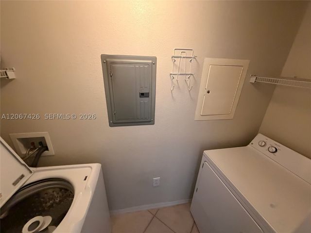 6559 Emerald Dunes Dr 303, West Palm Beach, FL 33411