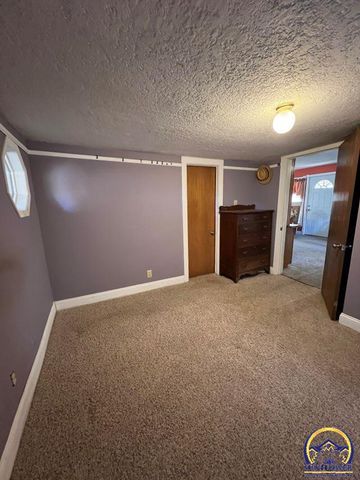 108 Highland AVE, Hoyt, KS 66440