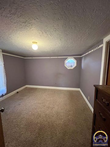 108 Highland AVE, Hoyt, KS 66440