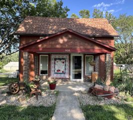 108 Highland AVE, Hoyt, KS 66440