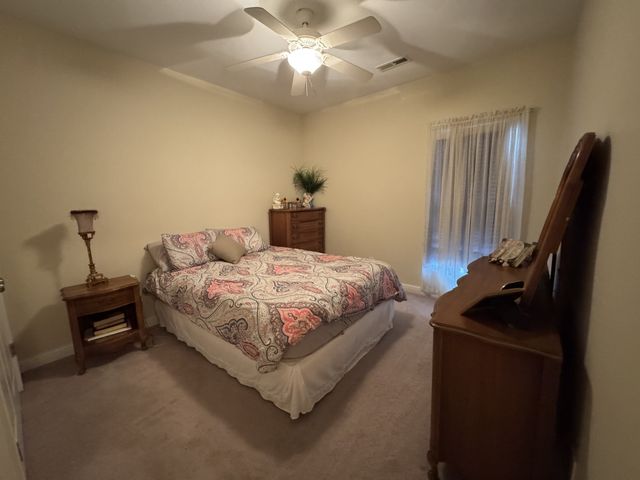 126 Keeton Dr, Hopkinsville, KY 42240