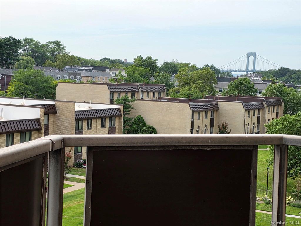 18-05 215th Street 5D, Bayside, NY 11360 — photo 4