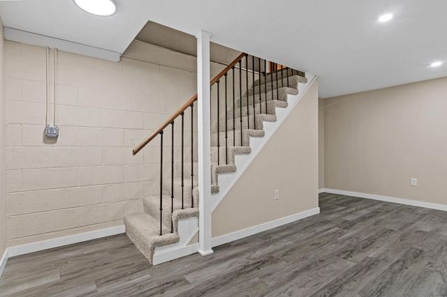 687 Dover Street NE, Fridley, MN 55432