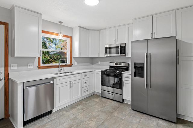 687 Dover Street NE, Fridley, MN 55432