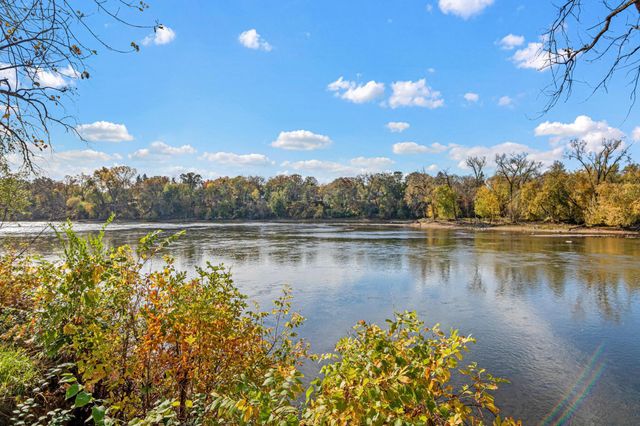 687 Dover Street NE, Fridley, MN 55432