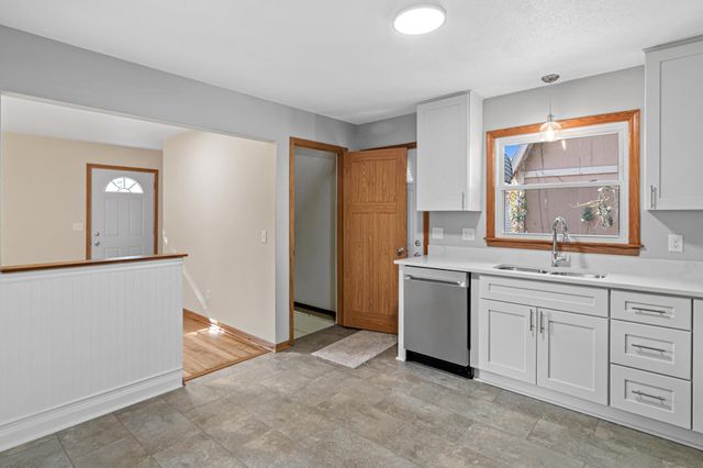 687 Dover Street NE, Fridley, MN 55432