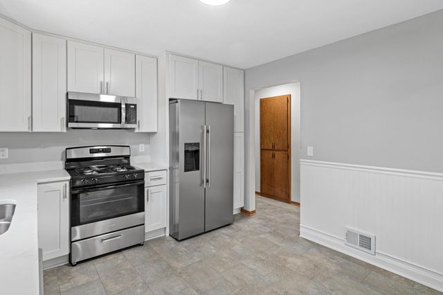687 Dover Street NE, Fridley, MN 55432