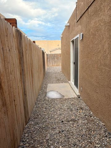 640 Bataan Drive SW, Albuquerque, NM 87121