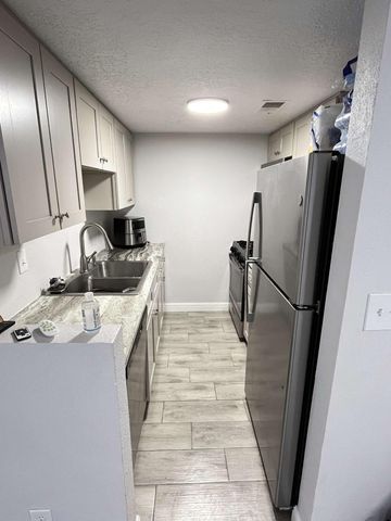 640 Bataan Drive SW, Albuquerque, NM 87121