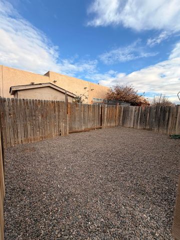 640 Bataan Drive SW, Albuquerque, NM 87121
