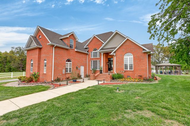 2015 Spry Rd, Bradyville, TN 37026