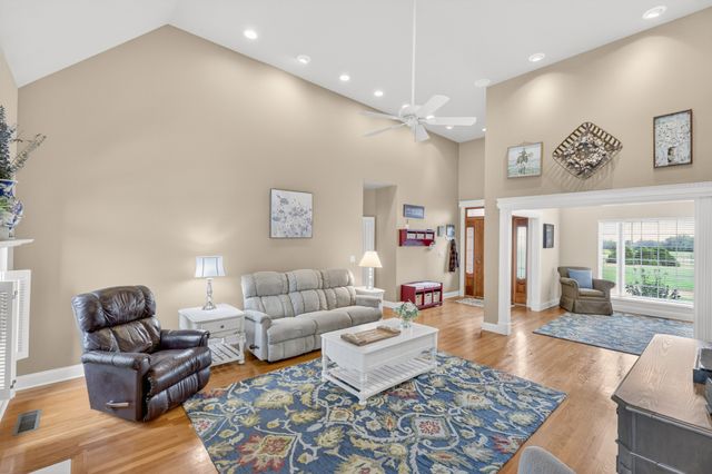 2015 Spry Rd, Bradyville, TN 37026