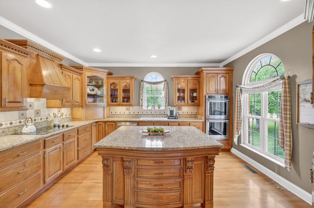 2015 Spry Rd, Bradyville, TN 37026