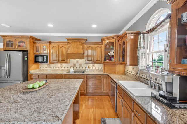 2015 Spry Rd, Bradyville, TN 37026