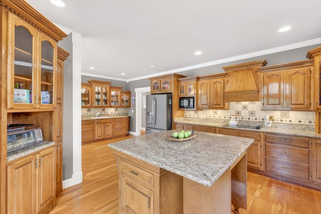 2015 Spry Rd, Bradyville, TN 37026