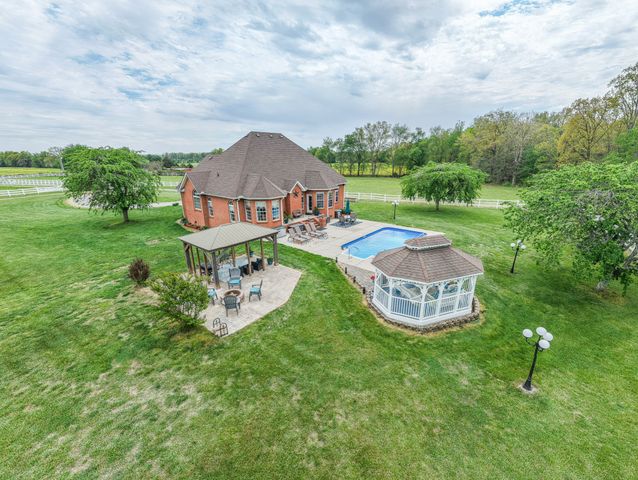 2015 Spry Rd, Bradyville, TN 37026