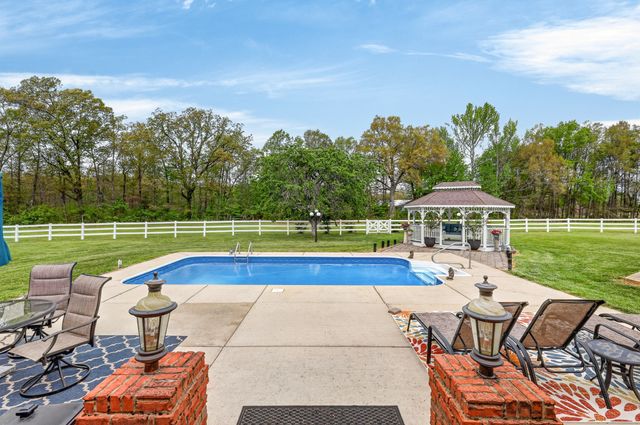2015 Spry Rd, Bradyville, TN 37026