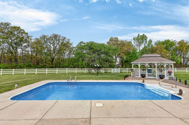 2015 Spry Rd, Bradyville, TN 37026