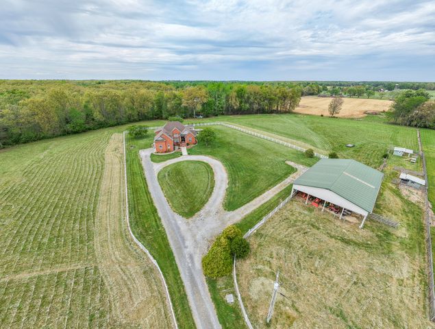 2015 Spry Rd, Bradyville, TN 37026