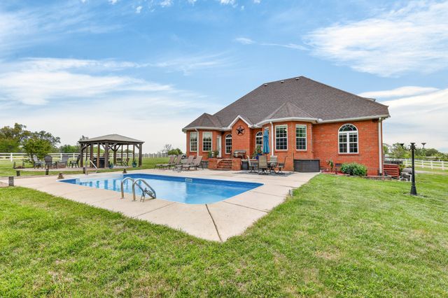 2015 Spry Rd, Bradyville, TN 37026
