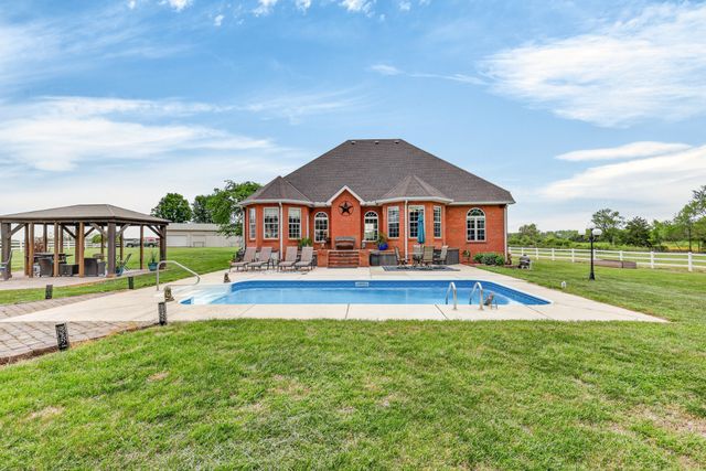 2015 Spry Rd, Bradyville, TN 37026