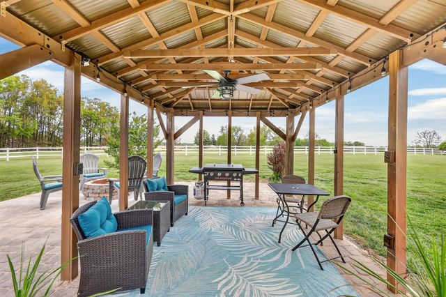 2015 Spry Rd, Bradyville, TN 37026