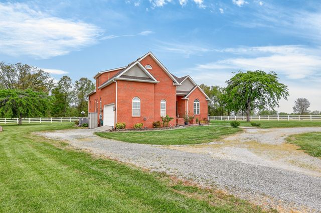 2015 Spry Rd, Bradyville, TN 37026