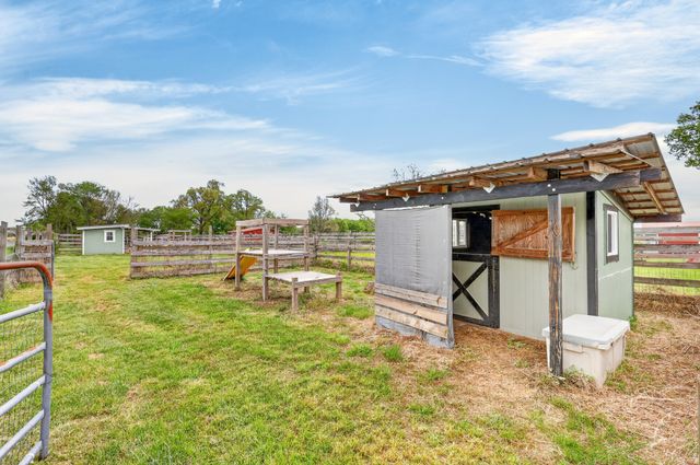 2015 Spry Rd, Bradyville, TN 37026
