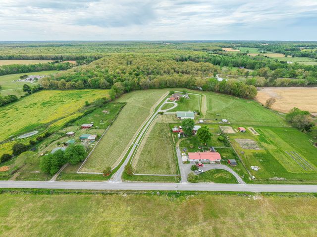 2015 Spry Rd, Bradyville, TN 37026