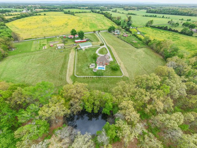 2015 Spry Rd, Bradyville, TN 37026