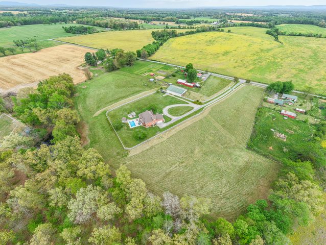 2015 Spry Rd, Bradyville, TN 37026