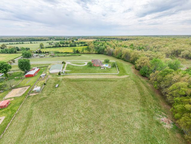 2015 Spry Rd, Bradyville, TN 37026