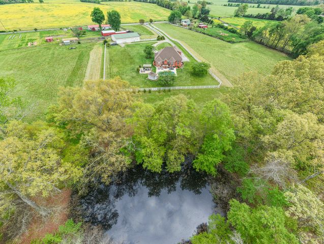 2015 Spry Rd, Bradyville, TN 37026