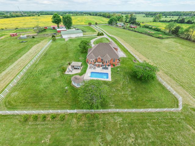 2015 Spry Rd, Bradyville, TN 37026