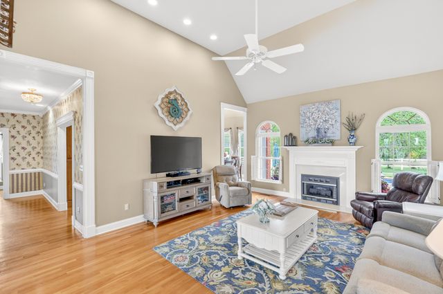 2015 Spry Rd, Bradyville, TN 37026