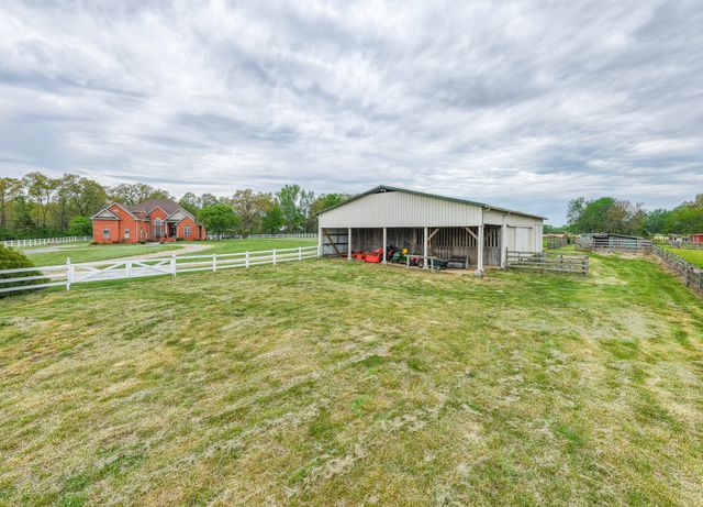 2015 Spry Rd, Bradyville, TN 37026