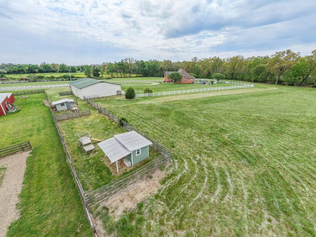 2015 Spry Rd, Bradyville, TN 37026