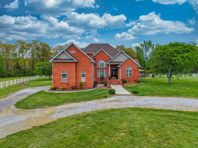 2015 Spry Rd, Bradyville, TN 37026