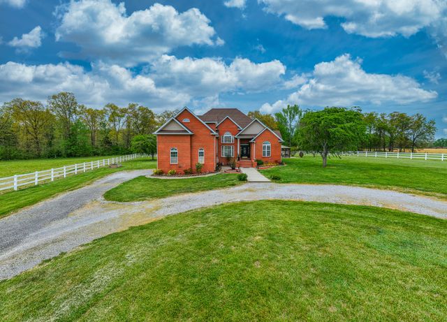 2015 Spry Rd, Bradyville, TN 37026