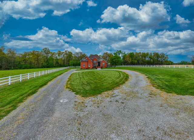 2015 Spry Rd, Bradyville, TN 37026
