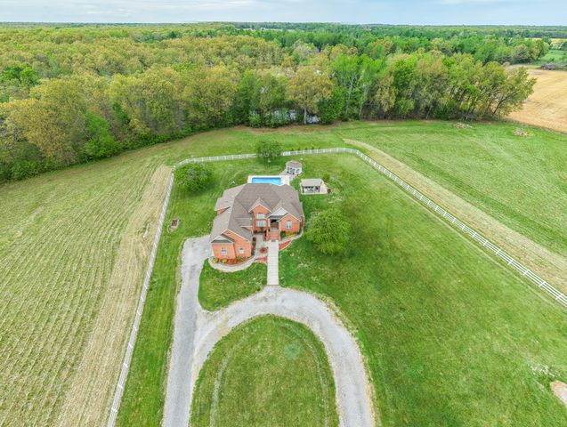 2015 Spry Rd, Bradyville, TN 37026