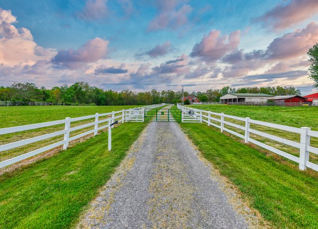2015 Spry Rd, Bradyville, TN 37026